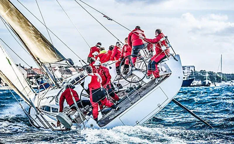 焦点娱乐代理平台蓝色光标探秘足球运动鞋抖音网红女：时尚搭配与运动风潮的完美结合